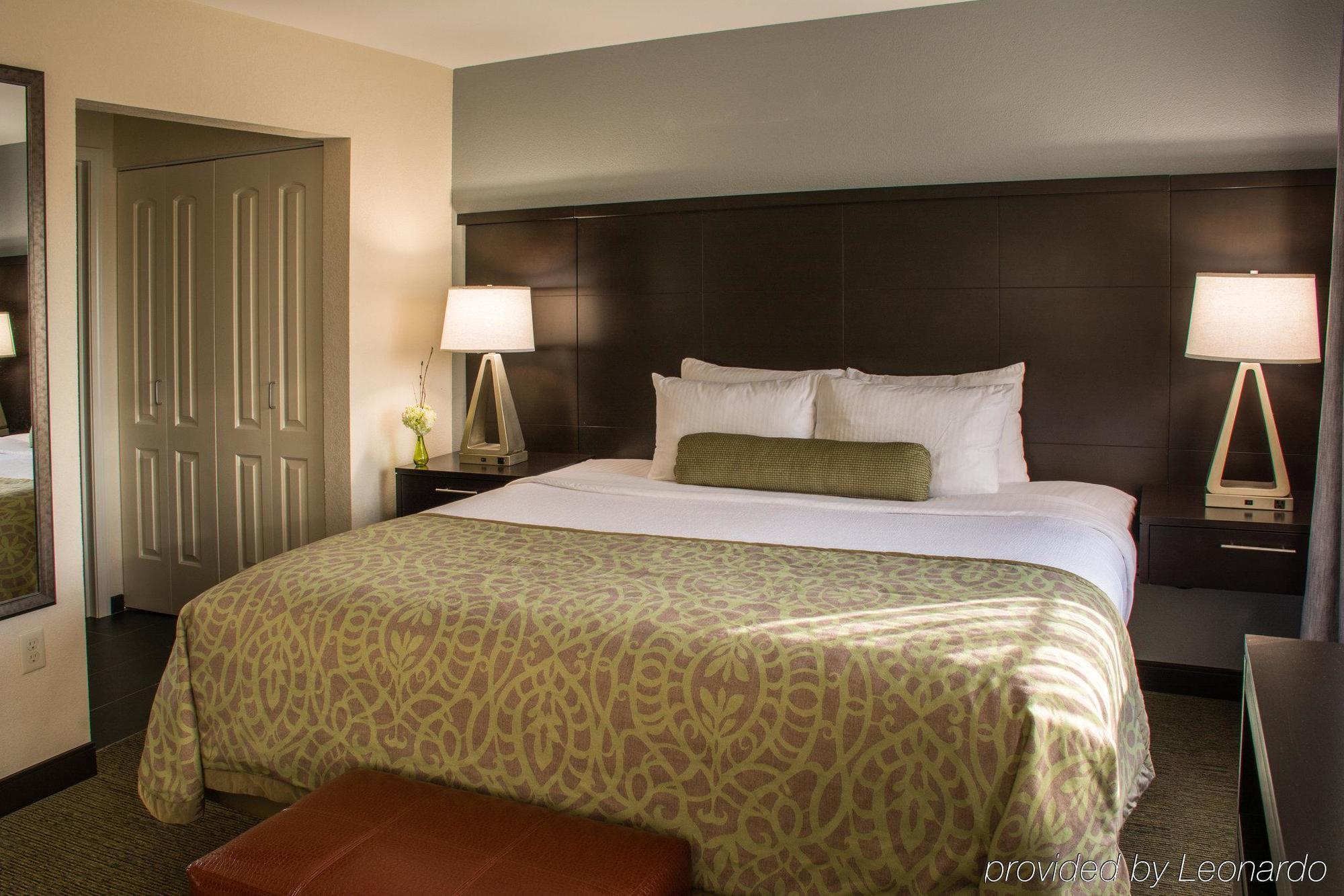 Hotel Staybridge By Ihg 3*